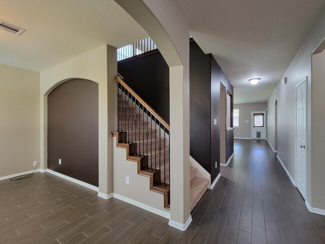 Building Photo - 805 Arlington Pointe Dr