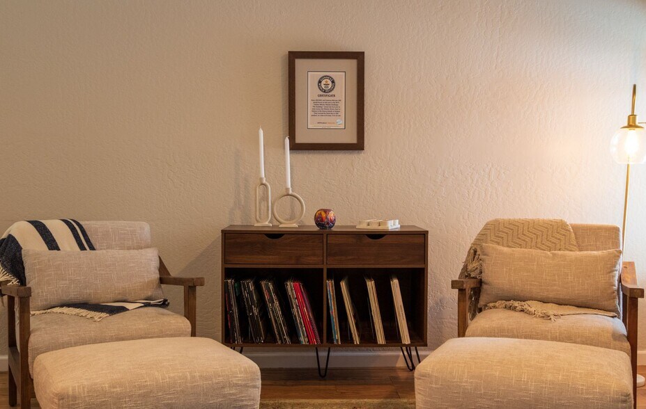 Living Room - 1059 W Lil Ben Trl