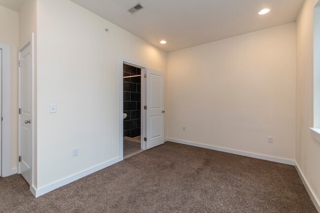 Building Photo - 1614 N Sydenham St