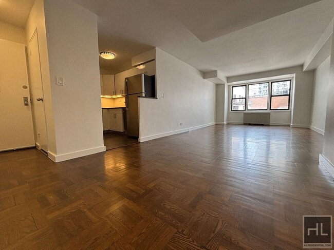 Building Photo - 220 E 63rd St