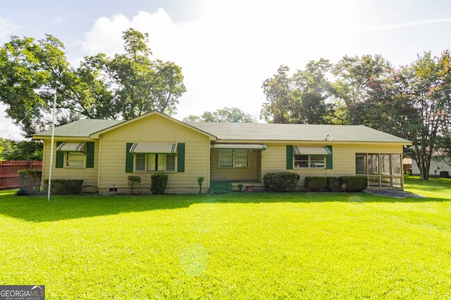 Primary Photo - 107 Saxon Pl