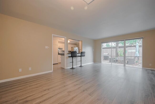 Building Photo - 836 Wax Myrtle Ln