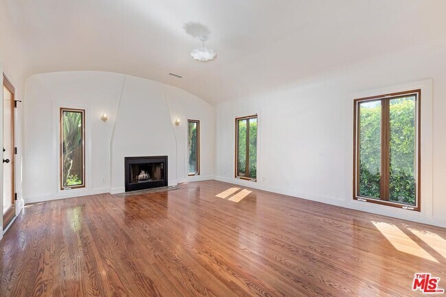 Building Photo - 503 N Vista St