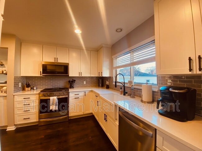 Building Photo - 14505 Shadywood Dr