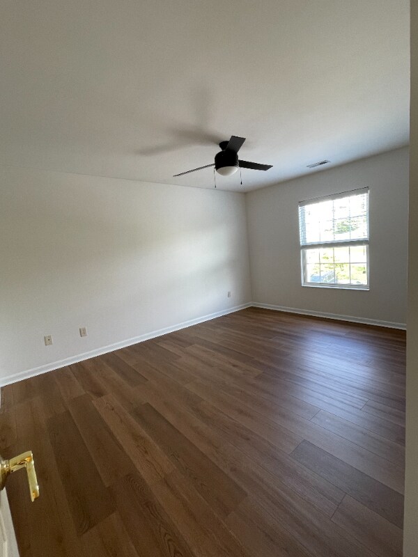 Building Photo - 301 Skyview Ct