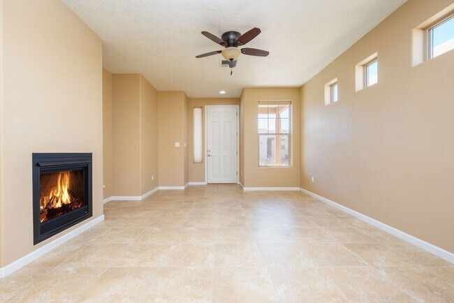 Building Photo - UNFURNISHED Gorgeous 2 Bedroom Home in Ran...
