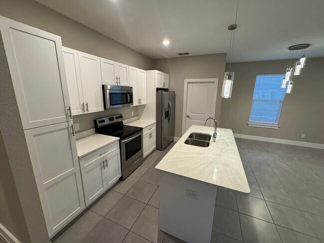 Building Photo - INCREDIBLE 4 Bedroom, 2 Bathroom Home in Poinciana!