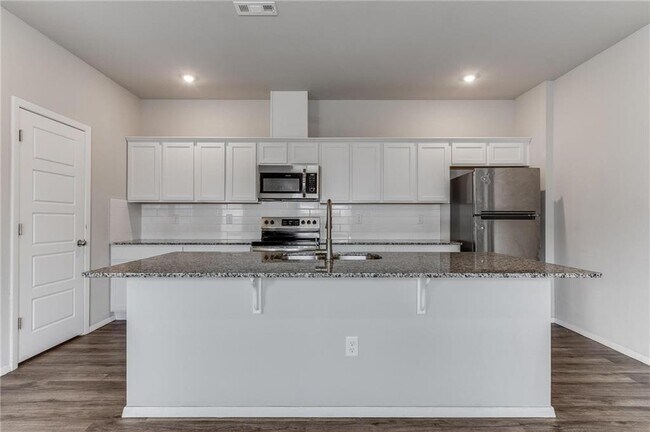 Building Photo - 923 S Nighthawk Ln