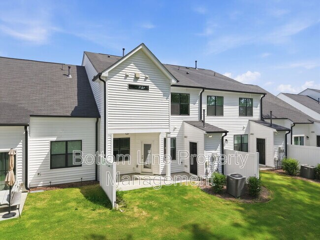 Building Photo - 739 Putney Hl Rd