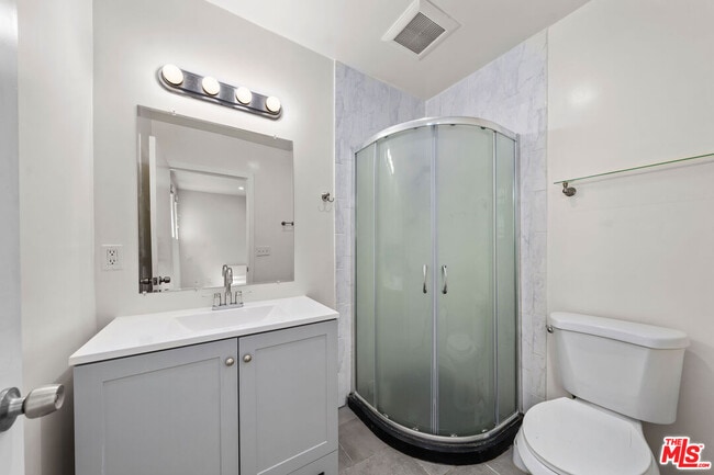 Building Photo - 2559 Colby Ave