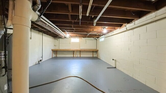 Building Photo - Spacious 3 Bedroom 3 Bath Home- Located on...