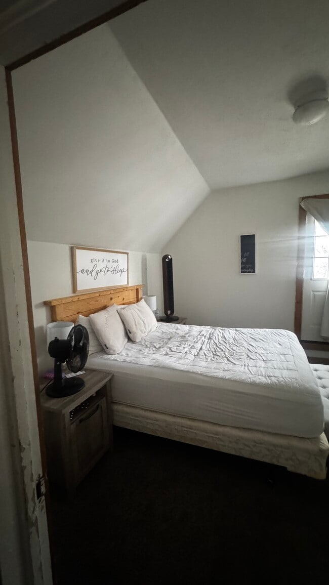 Building Photo - 246 W Main St