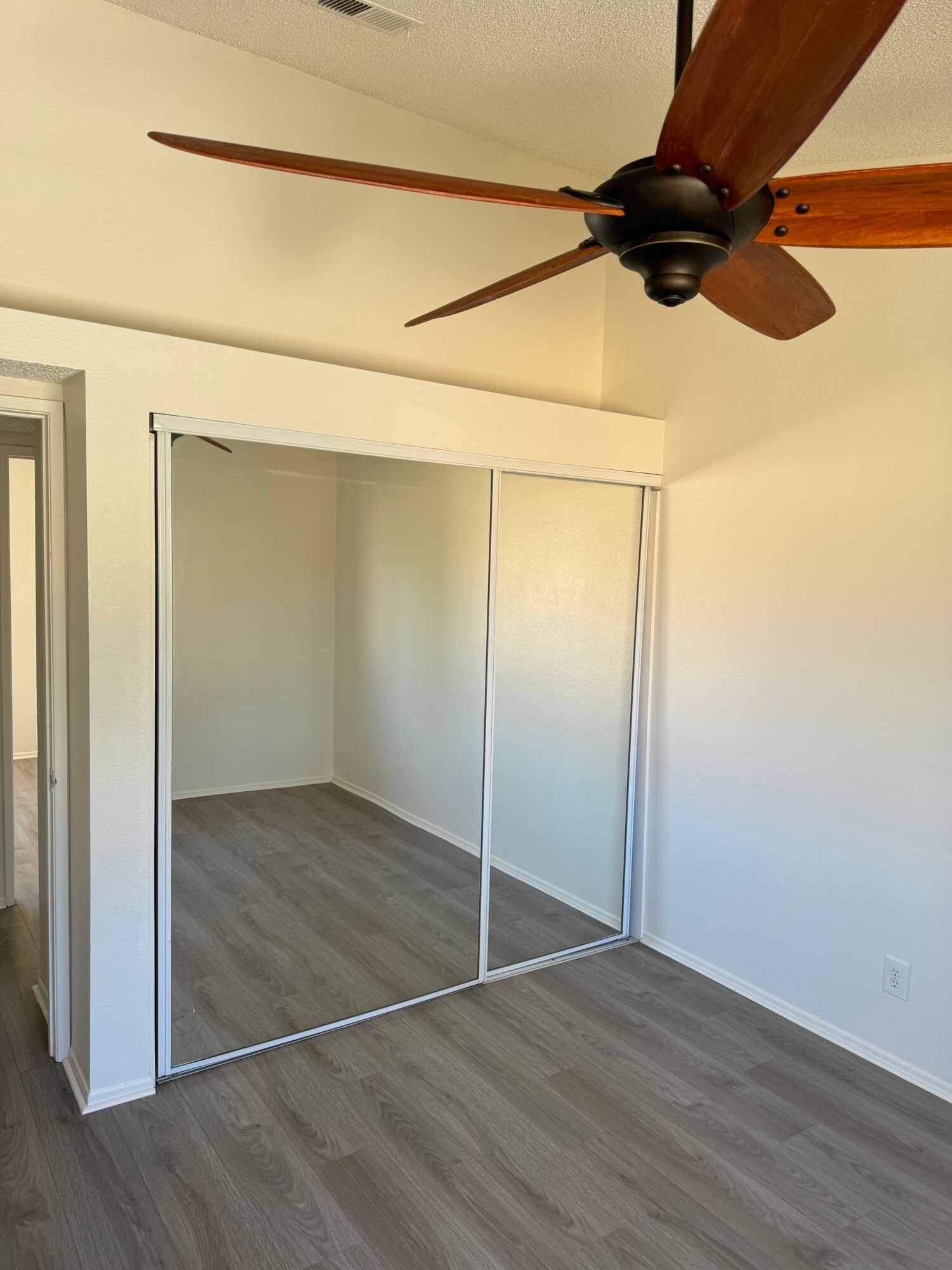 Building Photo - 37413 Norwich Dr