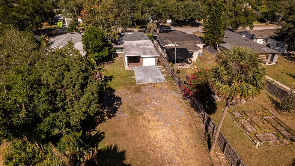 Building Photo - 3227 N Orange Ave