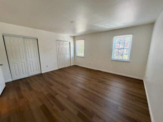Building Photo - 68 Village Dr