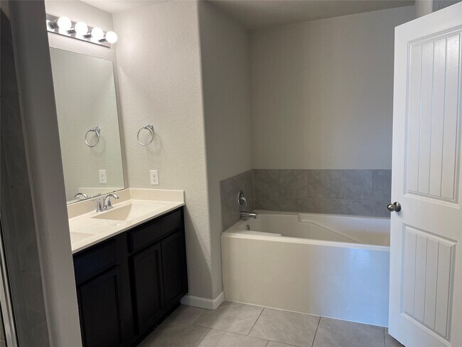 Building Photo - 7206 Highland Chase Dr