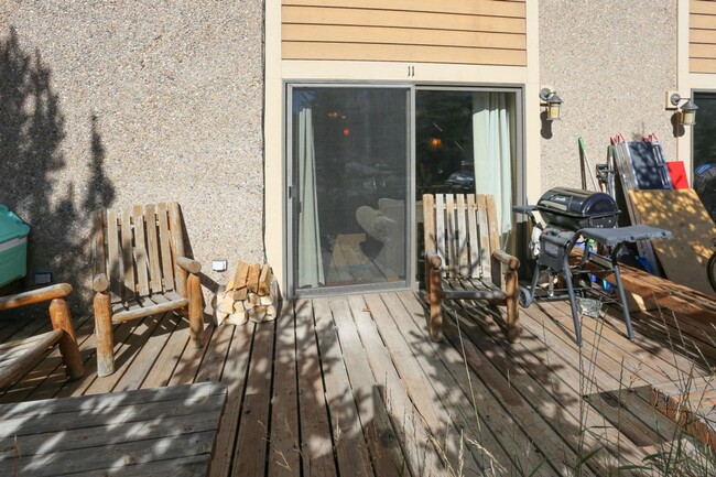 Building Photo - Walk to Main St and Gondola! Furnished! In...