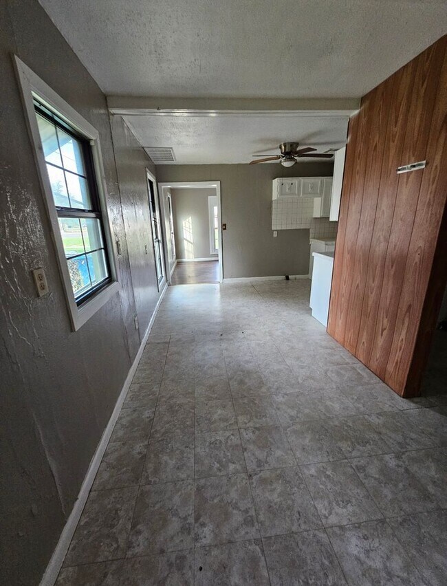 Building Photo - 3 Bedroom House Available