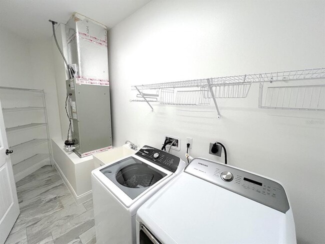 Building Photo - 10 Emmons Ln