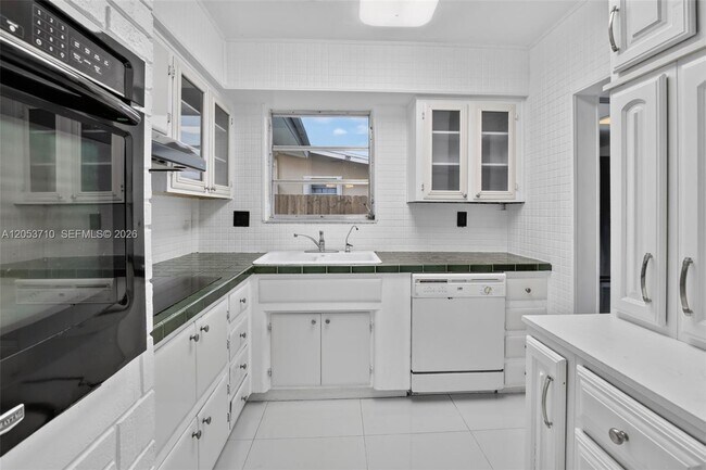 Building Photo - 2331 Flamingo Dr