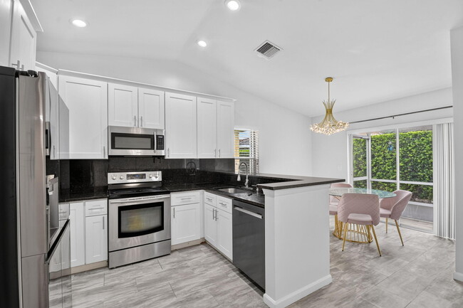 Building Photo - 208 Caribe Ct