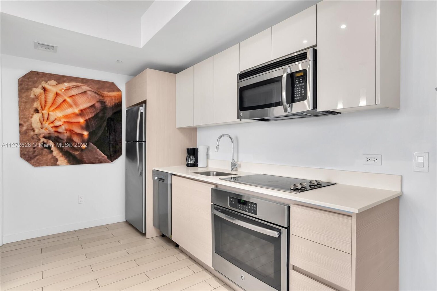 Building Photo - 2602 E Hallandale Beach Blvd