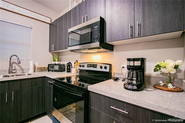 Building Photo - 15 Quail Ave