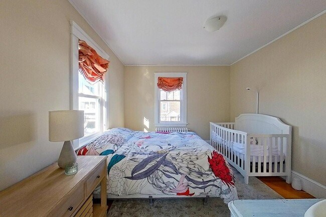 Building Photo - 27 Cranston Ave