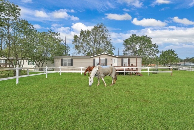 Building Photo - 25414 T K C Rd