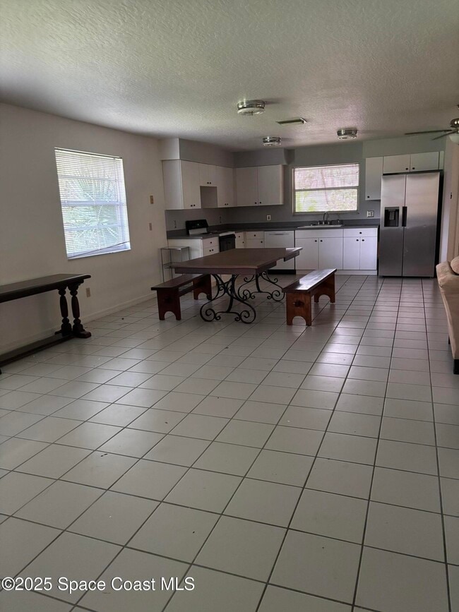 Building Photo - 5215 Lake Poinsett Rd