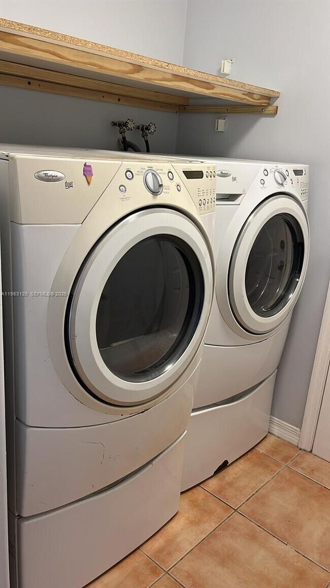 Building Photo - 16424 SW 73rd Terrace