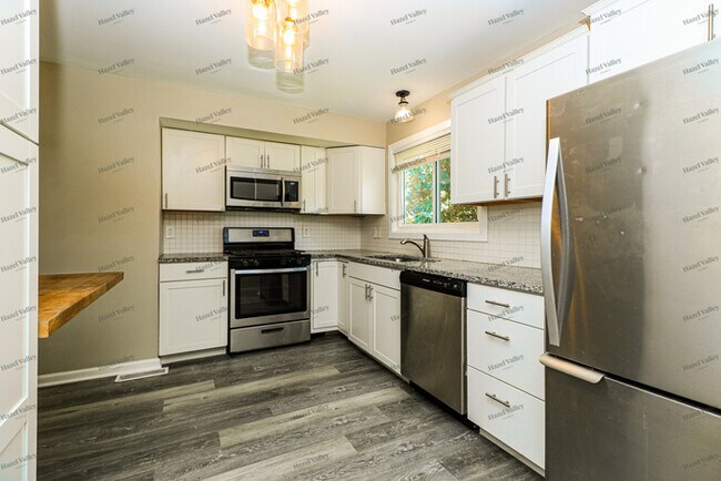 Building Photo - 24 Brixworth Ct