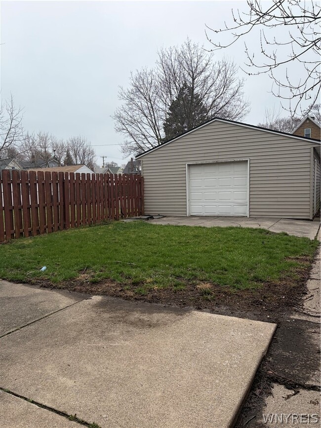 Building Photo - 420 18th St