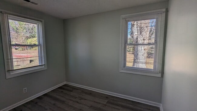 Building Photo - 2bed/1bath HOUSE Greensboro, NC!!