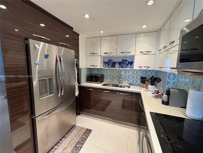 Building Photo - 9511 Collins Ave