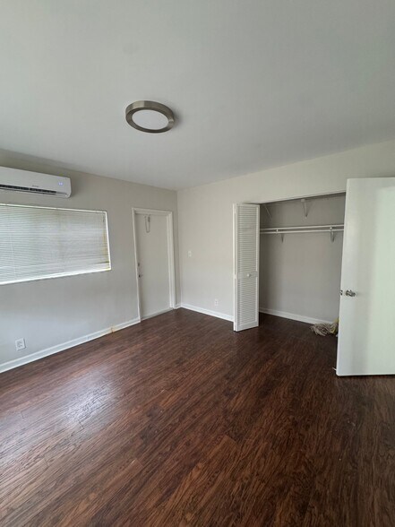 Building Photo - 5410 NE 22nd Terrace