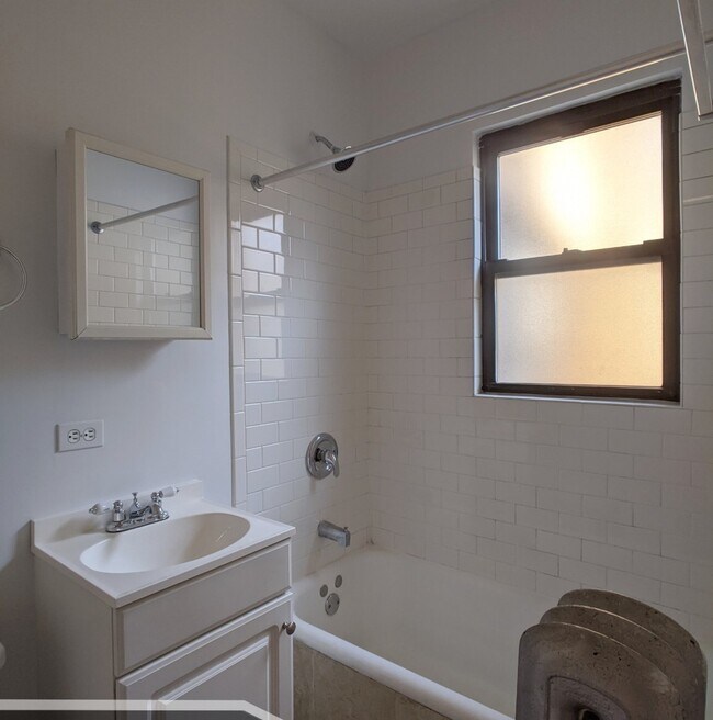 Building Photo - 2651 N Spaulding Ave