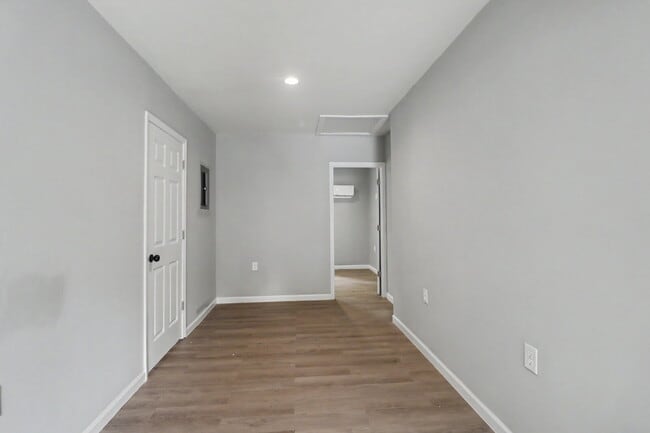 Building Photo - 1 bedroom for rent