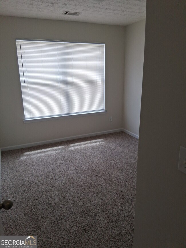 Building Photo - 6208 Ellenwood Dr