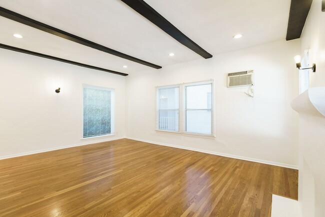 Interior Photo - 147 North Hamilton Drive