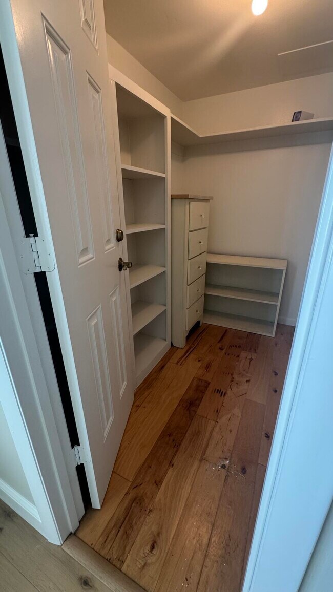 Building Photo - 2704 Cardinal Dr