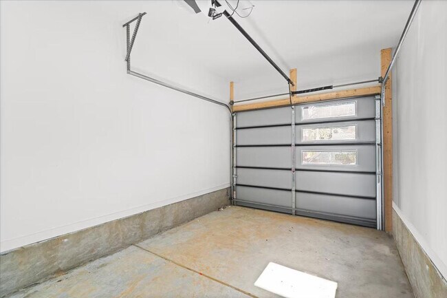 Building Photo - 1319 Anderson St