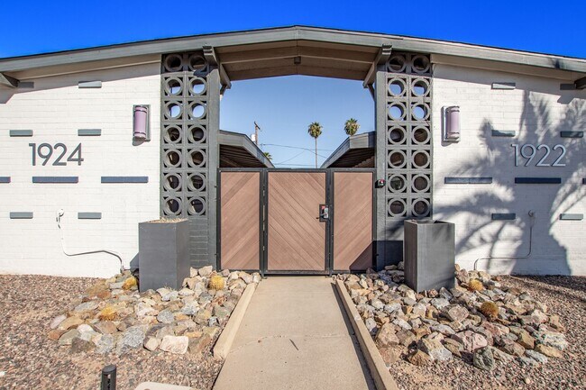 Building Photo - Palm View Manor