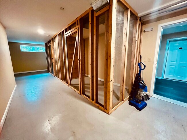 Building Photo - 80 Main St