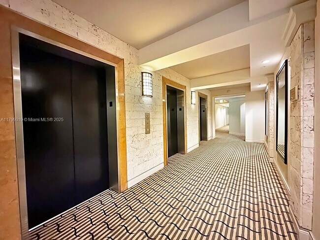 Building Photo - 801 Brickell Key Blvd