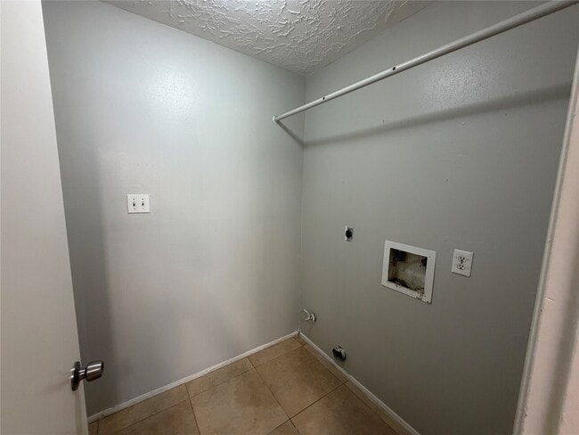 Building Photo - 2815 Fir Crest Ct