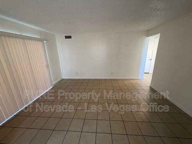 Building Photo - 1405 E Vegas Valley Dr