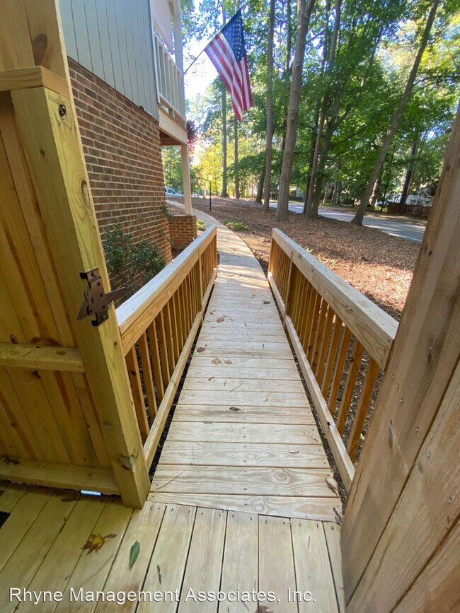 Building Photo - 2 br, 1 bath House - 101 Carmichael Court
