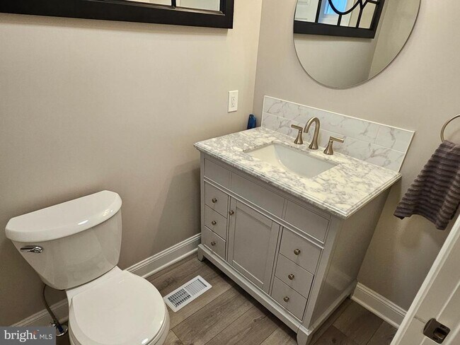 Building Photo - 404 W Wayne Ave