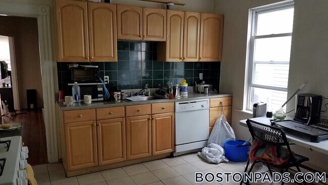 Building Photo - 1400 Tremont St
